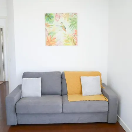 Bright With Sea View Apartment